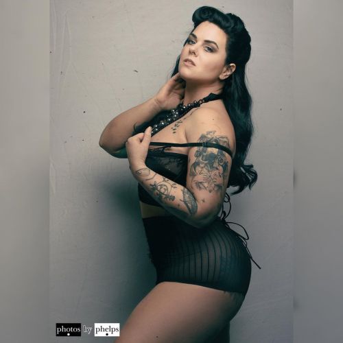 It’s Sunday so screw  the algorithm here on Instagram and here we have model @ms.sinister.rose #kake #photosbyphelps #stacked #curvy #model #baltimorephotographer #cheek #lingerie #imakeprettypeopleprettier  #snatched #nikon #godox200ad  Photos By Phelps