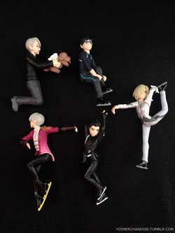 yoimerchandise: YOI x Kitan Club Putitto Figures Original Release Date:September 2017 Featured Characters (4 Total):Viktor, Makkachin, Yuuri, Yuri Highlights:Putitto’s fun figures are meant to be attached to the rims of cups and glasses, and for this