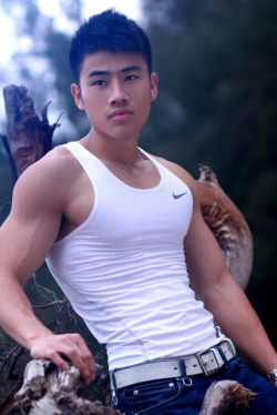Unknown - Look at the Chest!http://jskbusan.blogspot.sg