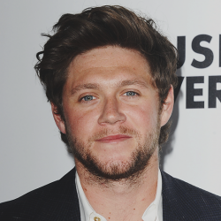 niallhoranhairybeast:  myshadowsdancing:Niall at UMG’s after party 10/02/2019   So masculine   How did we get these photos from the future? 