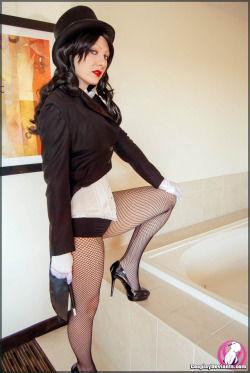 the-dark-joker-chronicle:  Sexy Zatanna !!!   Sexy Cosplay and Geek things the liar of the Dark Joker like,follow,reblog    Click here for the archive