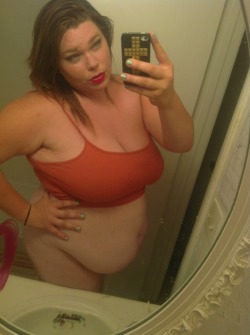 thatonebombshell:  Dronk me loves talking mirror pictures ;) 