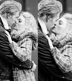 black-and-white-but-not-bland:  Sebastian Kydd (Austin Butler) and Carrie Bradshaw (AnnaSophia Robb) in Season 1 of The Carrie Diaries  