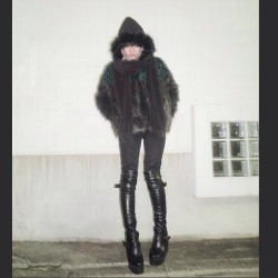 alisaueno:  #OOTD Dementor outfit for Tokyo’s coldness 👻❄️⛄️❄️ fake fur coat #stussywomen / hood and pants @figandviper #figandviper #dementor #tokyo #fashion  (at FIG&amp;VIPER HQ)