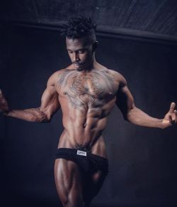 king-nugget: My shoot with Bart @bart_bside_fotos   #fitbody #muscles #blackmen #tattoos #model 