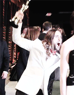 Jared Leto- @Ceremonie des Oscars 2014 - Page 2 Tumblr_n1vjeeYWEq1suc96qo1_250