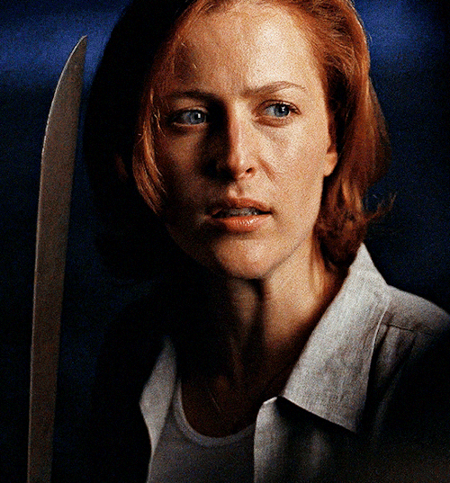 90scully:  SCULLY in THE X-FILES. Episode 7x1: “The Sixth Extinction.” 