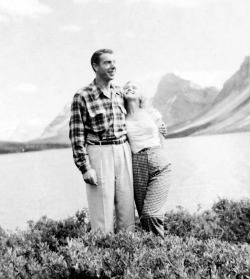:  August, 1953: Marilyn Monroe &amp; Joe DiMaggio in Banff, Alberta, Canada. 