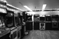 adventurers-welcome:  Old school arcade games - Santa Cruz, California 