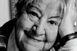 alquibla:  Conoce a Gloria Fuertes, poeta y narradora española  Hoy rindo homenaje a Gloria Fuertes nacida el 28 de julio en Madrid. Destacó por ser una gran poetisa y narradora española.  ❤️
