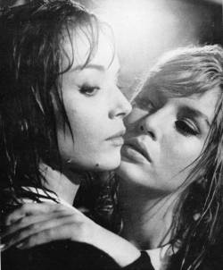 Elsa Martinelli &amp; Anette Vadin in Blood and Roses 1960