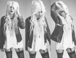 rock-horrors:  taylor momsen black and white - Google Search on We Heart It. 