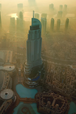 italian-luxury:  Dubai Morning Glory by Tamas Kolos-Lakatos