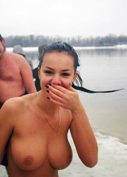 hiden8kd:  Russians man…hot and doing a polar plunge 