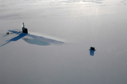 semperannoying:  The Los Angeles-class submarine USS Annapolis (SSN 760) is on the surface of the Arctic Ocean after breaking through three feet of ice during Ice Exercise (ICEX) 2009. Annapolis and the Los Angeles-class submarine USS Helena (SSN 725)