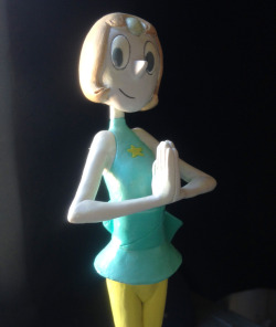 cubedcoconut:  Here’s a Pearl figure I sculpted last year!  I spent way too long on this but I’m really happy with how she turned out. Hopefully we’ll get some nice, accurate official figures someday and I won’t have to spend 1000 hours sculpting
