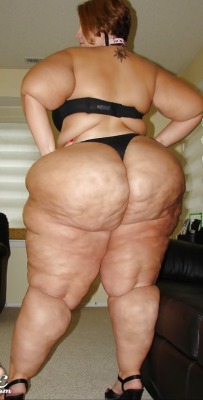 fatcurvystories:  vinny2007:  bbwssbbwlover:  Perfect pear Shape, make ah Nigga go Crazy  Sheâ€™s ready to sit her bare rump on my face.  I want to squeeze her hips  Perfect pear. Stunning