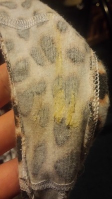 worndirtypanties:  Submission: “My step sister is away and i guess she left this one for me (;”Submit your panties now at mart_thong@hotmail.ca or use the submit link !