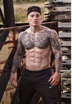 tattwam:  Tattooed Male Model: Chris Hatton