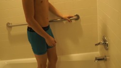 male-celebs-naked:  Taylor caniff ice bucket challenge/ condom challenge