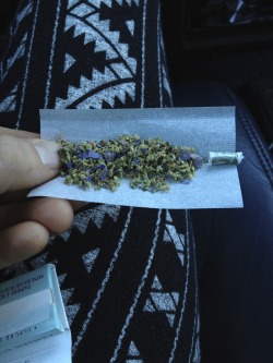 cidnovak75:  dankgirl420:  2015pretty spliff feat. blue lotus and weed.   Those are wonderful! But the Lotus petals are mostly aesthetics. The calming enlightened mindfulness that the blue lotus is known for is most concentrated in the yellow center