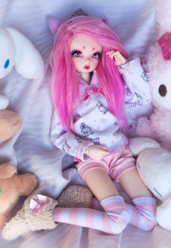 elfgutz:  delicate-reflections:  Minifee Ante faceup done for my bestfriend Issy!  She asked me to put Pichi’s style on her and take some photos!  She’s sweet like candy! Meow~  So beautiful ✨💖✨