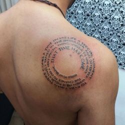 #tattoo #tatuaje #tatu #letras #lettering #letteringtattoo #letters #circulo #circular #espalda #back #line #lineas #linea #venezuela #lara #colombia #barquisimeto #black #negro #gabodiaz #gabrieldiaz #gabrielwayne #tattooed #ink #inklove  (en Old Skull