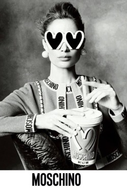 adventuresinwonderlandblblabla:  Incredible black and white Fall 14 campaign of Jeremy Scott’s for Moschino by Steven Meisel. We love Linda Evangelista. Stunning! Images by MOSCHINO Get the look at www.moschino.com 