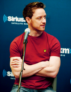 lifeinflames:  xitsamensworld:  James McAvoy | SiriusXM.  Cause of death: those arms  