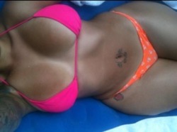 lovecurvygurls:  Crazy curves on her body 