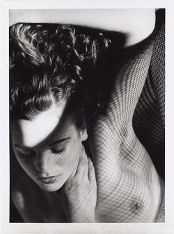 foxesinbreeches:  Jean with wire mesh / Jean with wire mesh (eyes open) by Max Dupain, 1937 Also 