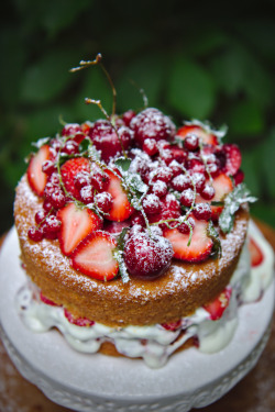 confectionerybliss:  Victoria Sponge Cake | La Pêche Fraîche
