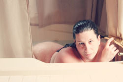 killerkurves:  curvynerdywordy:  When we stayed in the cabin with the giant bathtub, I couldn’t help but go for a swim, and he couldn’t help but sneak in and take my photo. With in-love-with-a-curvy-nerd 2013. 