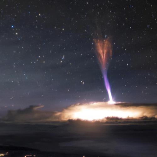 blondebrainpower:An unexplored atmospheric phenomenon called ‘Gigantic Jet’The telescopes at Maunakea sit calmly at an altitude of around 4200 meters (13,800 feet) beneath a sky filled with extraordinary light. Gemini North’s nighttime Cloud Cams