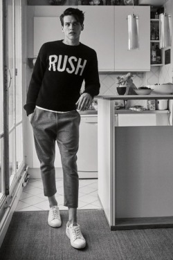 estilofashionable:  Appearing in a black and white photo, Simon van Meervenne wears a ‘RUSH’ sweater with cropped trousers by Zadig &amp; Voltaire.