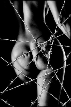 6369-chains:  mymmm:  findingmeafter40:  goodgirlgonewildmontreal:    დ    If you can get inside, it’s worth the trouble  Protection  💋