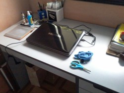 Finally all that hardwork paid off&hellip; got a new desk.  Good bye sore back.  Thank you everyone for the support as well as your patronage!!   Really tired today since i moved allot of my stuff around. Back to the drawing board tomorrow!   Peace!!