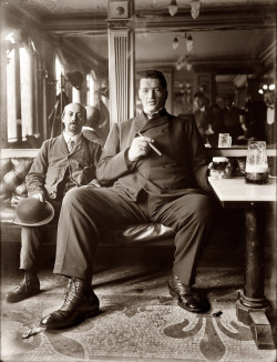 &ldquo;Giant.&rdquo; Big man enjoying a cigar and glass of beer in a New York tavern circa 1908. (via Shorpy Historical Photo Archive :: Living Large: 1908)