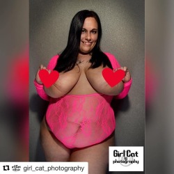 Be sure to check out  @girl_cat_photography Curves is the word! ・・・ Sometimes it&rsquo;s gotta hurt so it can feel GOOD.. you gotta check out this award winning adult actress and BBC  lover Lyla Everwettt @reallylaeverwettt87 #girlcatphotography
