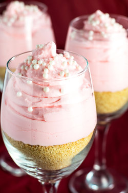 foodiebliss:  No Bake Pink Lemonade Cheesecake Parfaits! Single serve cheesecake parfaits with a hint of pink lemonade flavor. GET THE RECIPE: http://homemadehooplah.com/recipes/no-bake-pink-lemonade-cheesecake-parfaits/
