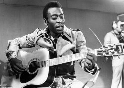 Pele, probably the greatest player in the history of the game, has already provided us with some fantastic Golden Years material and here is the Brazilian legend playing his guitar at the Cannes Film Festival in 1977. Pele was turning out for New York