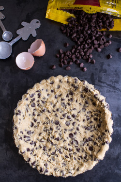 sweetoothgirl:  Chocolate Chip Cookie Bottomed Salted Rum Caramel Tart with Toasted Marshmallow 