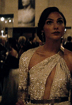 ruffboijuliaburnsides:  galsgadots: Gal Gadot’s silver dress in Batman v. Superman: Dawn of Justice (2016) with her history in evening gowns, she chose the open back to assure everyone that she did NOT have a sword down the back of her dress this time