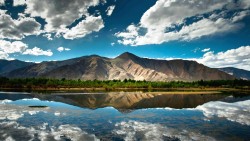 Yamdrok Yumtso lake - Tibet http://diendan.suctre.vn/showthread.php?265993-TA2y-TBA%A1ng-huyBB%81n-bAD-%28p2%29