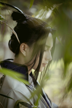 moonbeam-on-changan:  Cosplay of Chunyang martial art school of JX3, a Chinese online role-playing game similar to World of Warcraft. Cosplayed by Can_Yh. Costume inspired by traditional Han Chinese clothes.