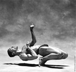 Former Dance Theatre of Harlem Dancer, Richard Witter. Amazing strength &amp; control.