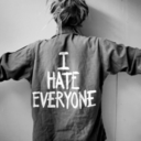 Ich hasse mich. Ich hasse alles was ich tu und alles was ich bin.
