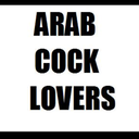 Arab cums a lot on a wall.Un Arabe balance de gros jets de sperme sur un mur.