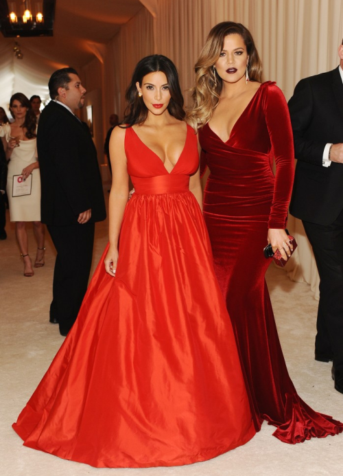 kimkardashianfashionstyle: March 2, 2014 - Kim &amp; Khloe Kardashian at the 22nd Annual Elton John AIDS Foundation Academy Awards Viewing Party. 