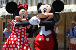 littleladyloves:  Every Little Lady Loves that Minnie and Mickey Love